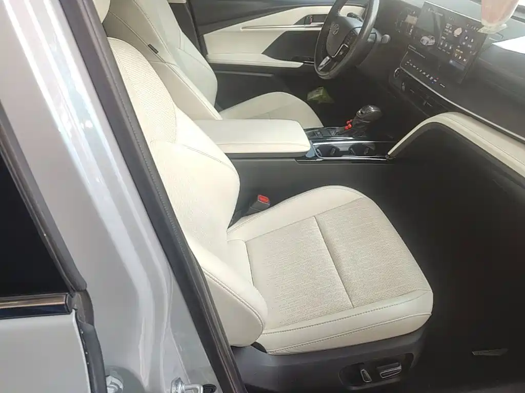 Toyota Camry — миниатюра 25