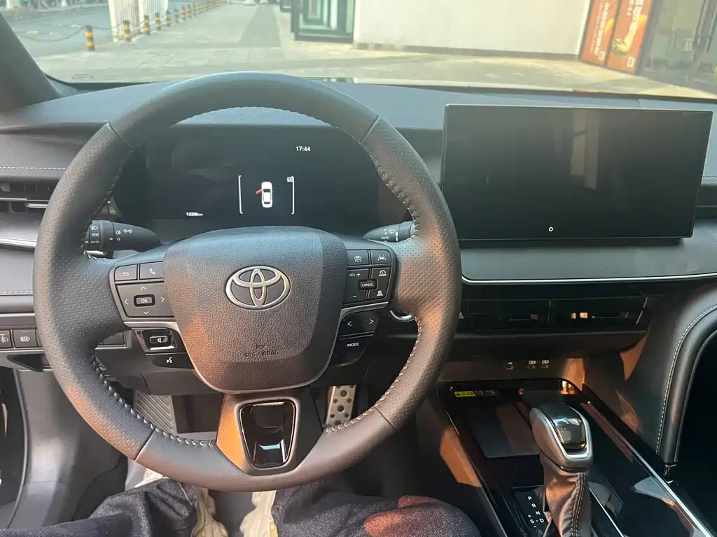 TOYOTA CAMRY