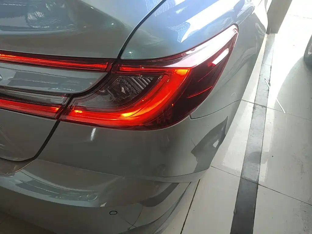 Toyota Camry — миниатюра 8