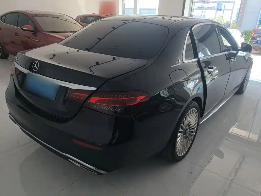 Mercedes-Benz E-Class — миниатюра 7