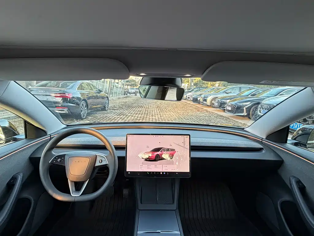 Tesla Model 3 — миниатюра 4