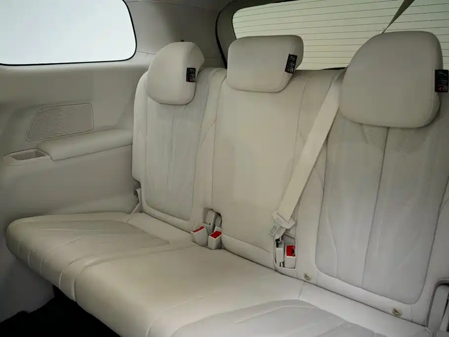 Buick GL8 Hybrid — миниатюра 7