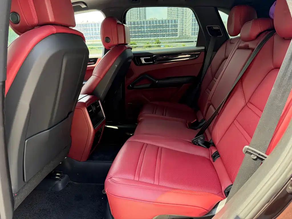 Porsche Cayenne — миниатюра 8