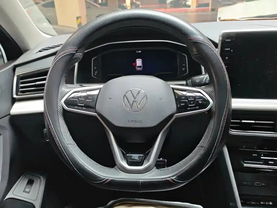 Volkswagen Tiguan L — миниатюра 15