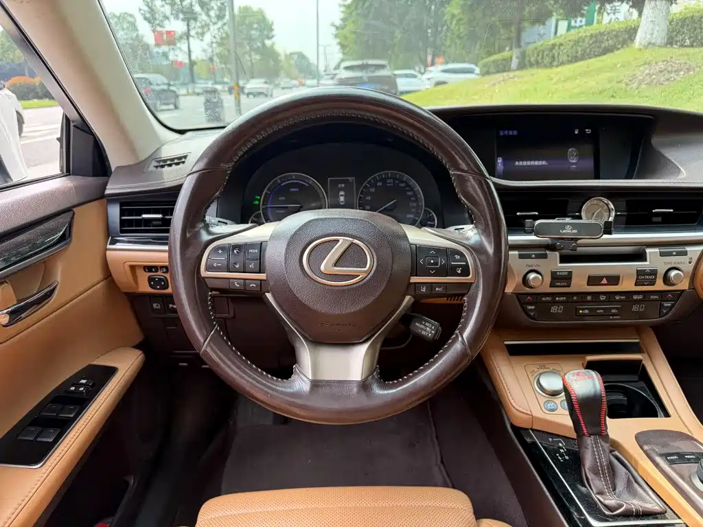 Lexus ES — миниатюра 14