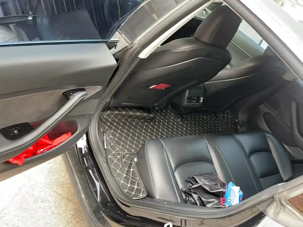 Tesla Model 3 — миниатюра 6