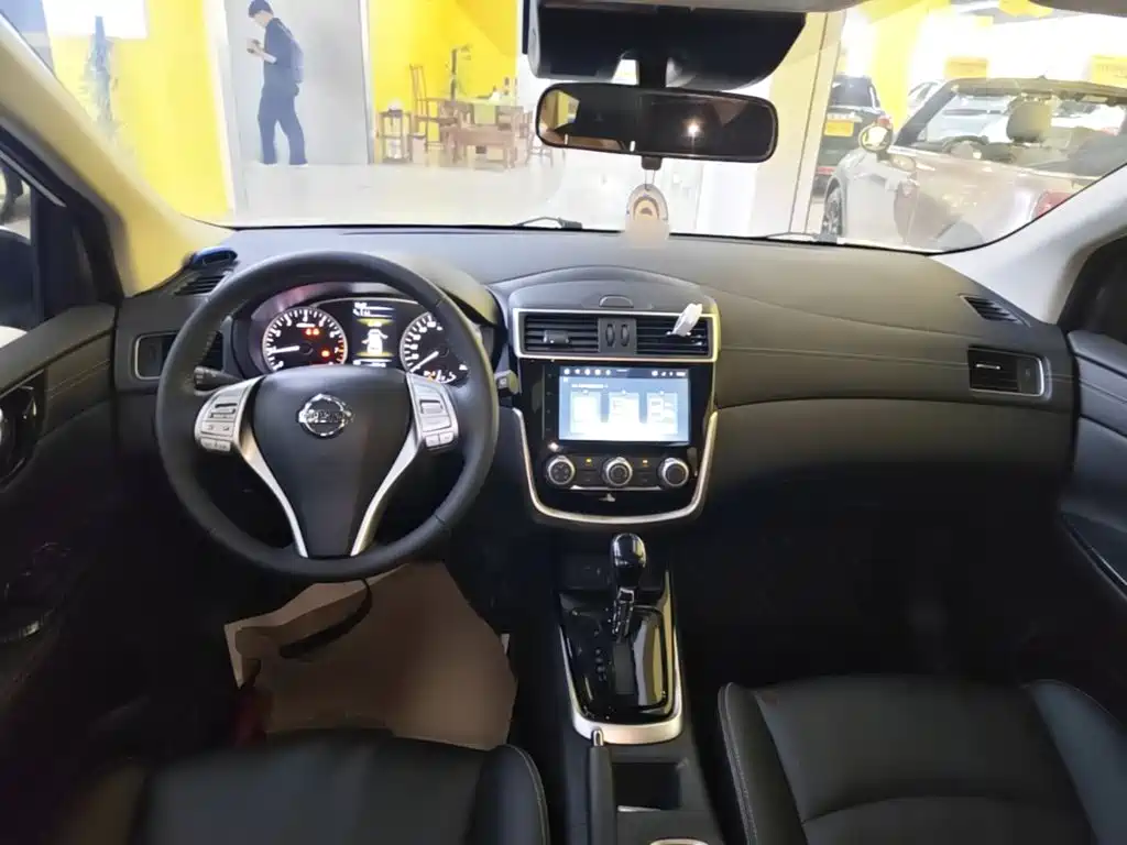 Nissan Tiida — миниатюра 10