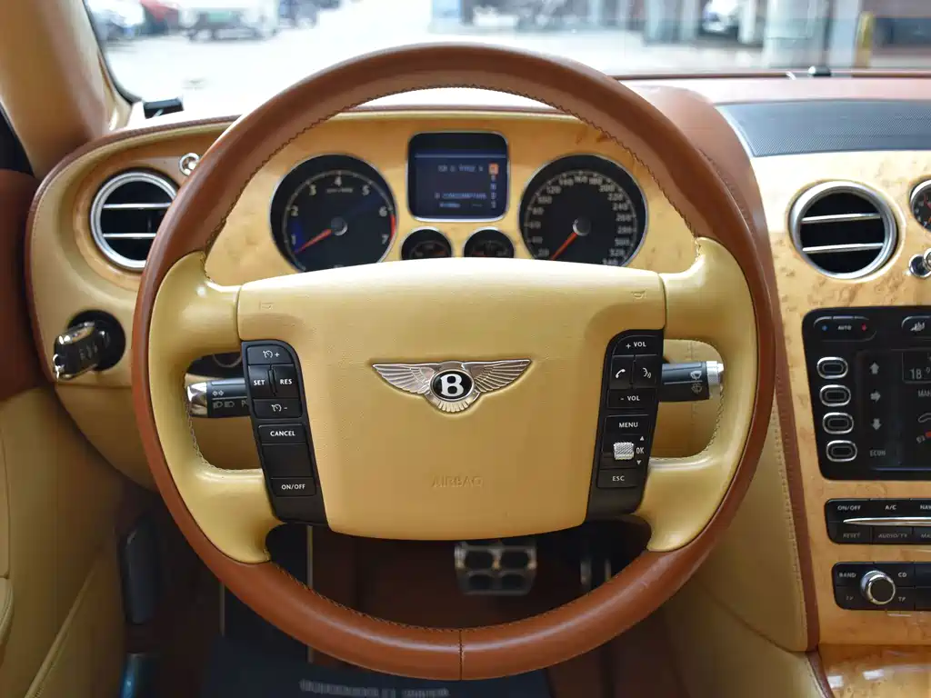 Bentley Flying Spur — миниатюра 6