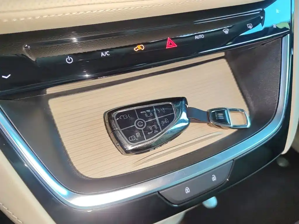 Buick GL8 Hybrid — миниатюра 9