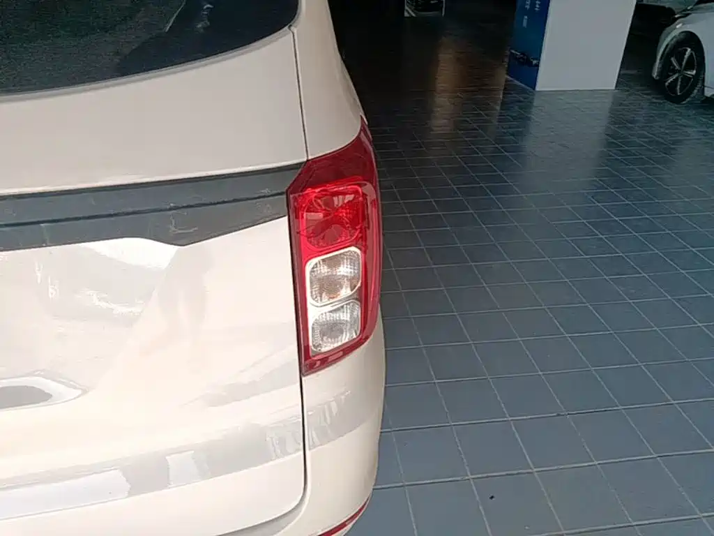Wuling Hongguang — миниатюра 8
