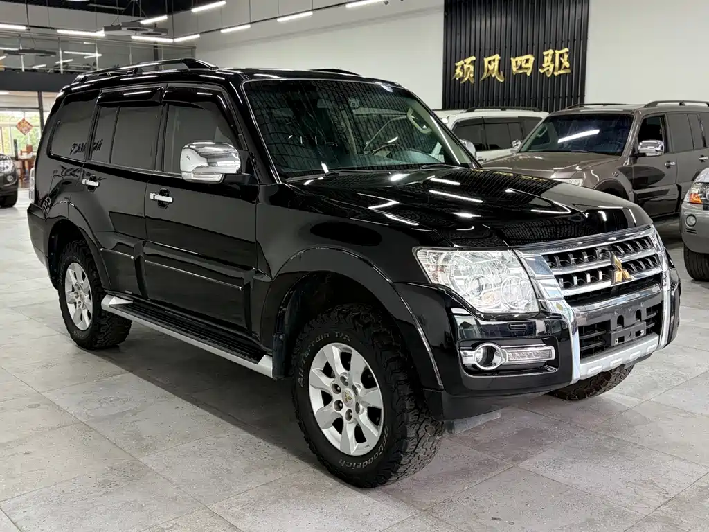 Mitsubishi Pajero (Import) — миниатюра 6