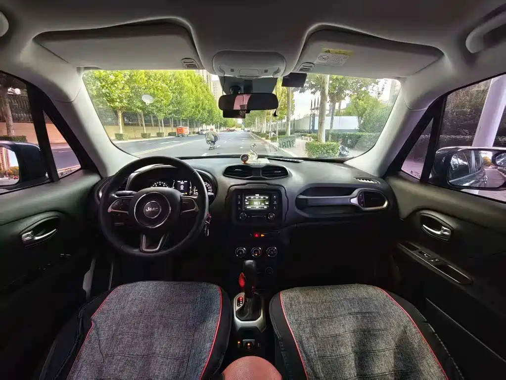 Jeep Renegade — миниатюра 7