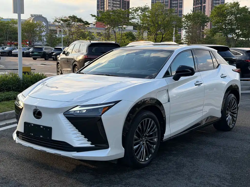 Lexus RZ 2023