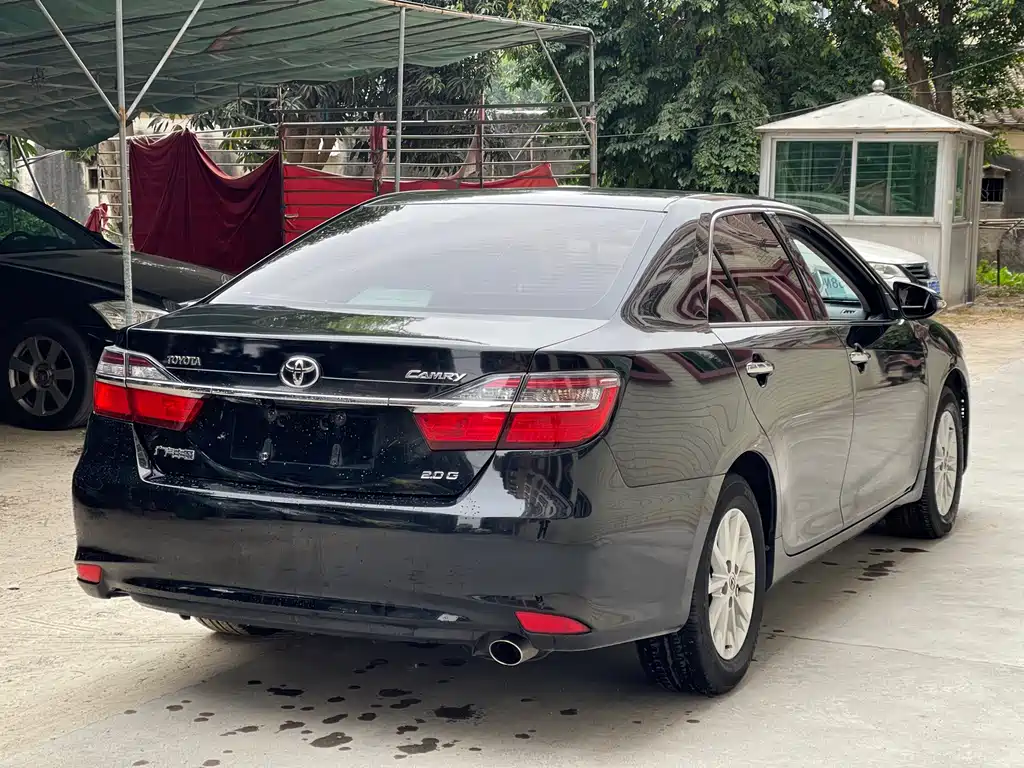 TOYOTA CAMRY