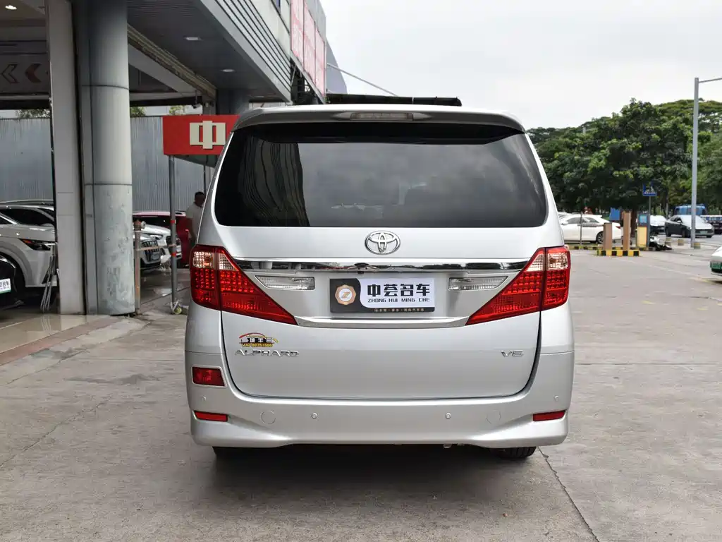 Toyota Alphard — миниатюра 19