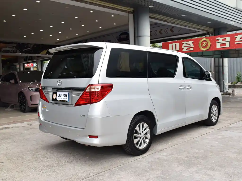 Toyota Alphard — миниатюра 20