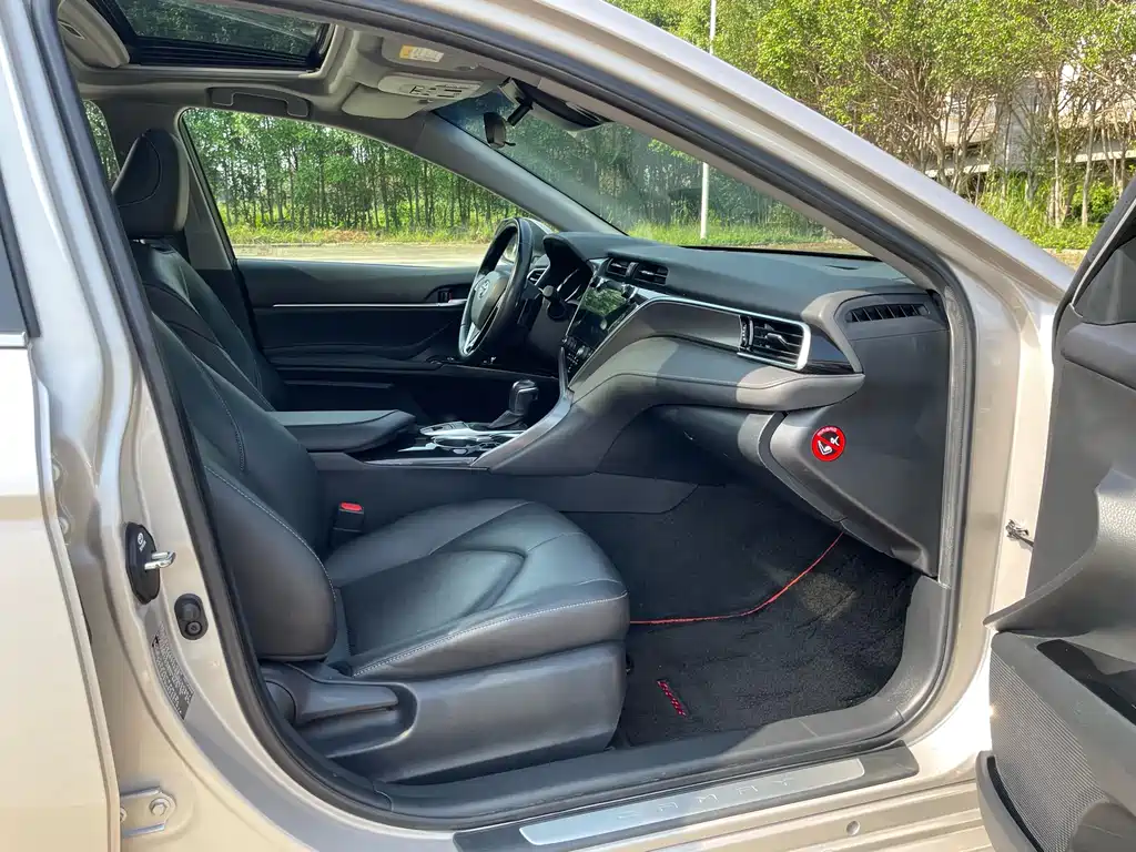 Toyota Camry - фото 8