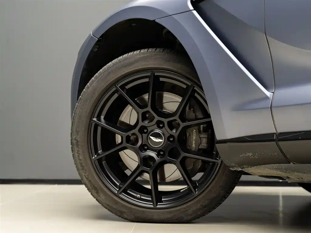 Aston Martin DBX 2024 4.0T V8