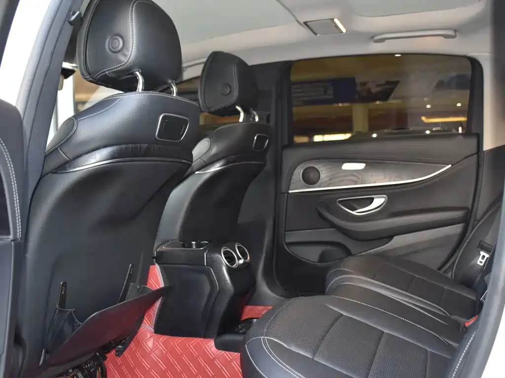 Mercedes-Benz E-Class — миниатюра 9