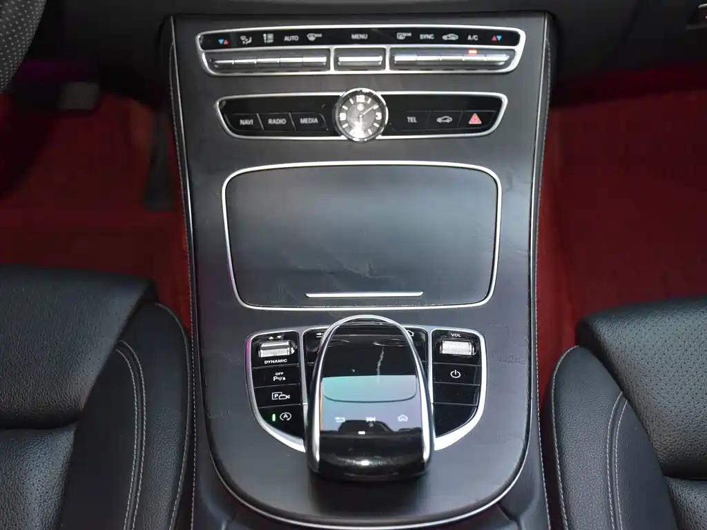Mercedes-Benz E-Class — миниатюра 13