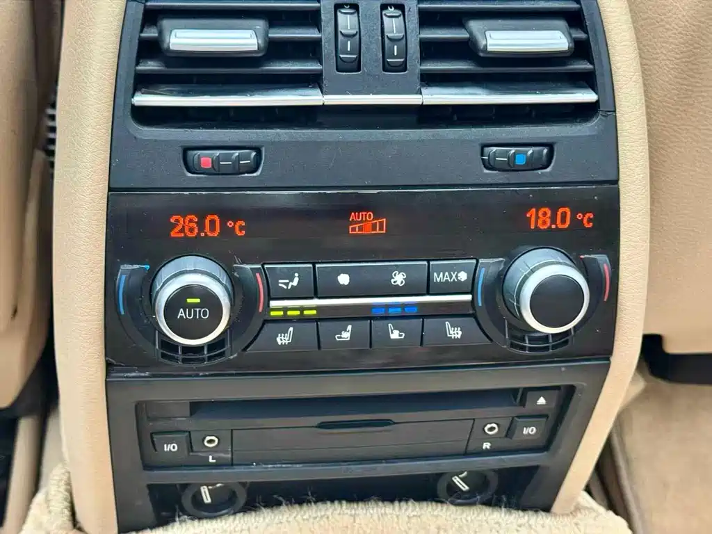 BMW 7 Series — миниатюра 10