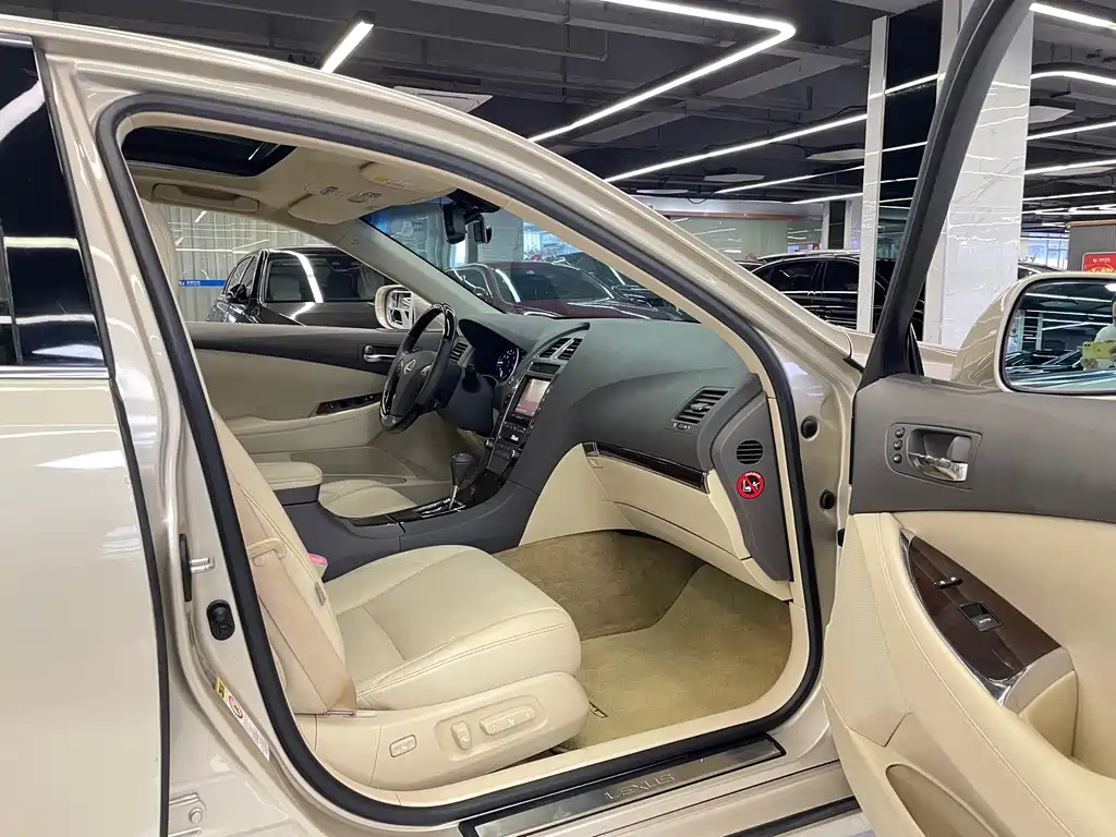 Lexus ES — миниатюра 8