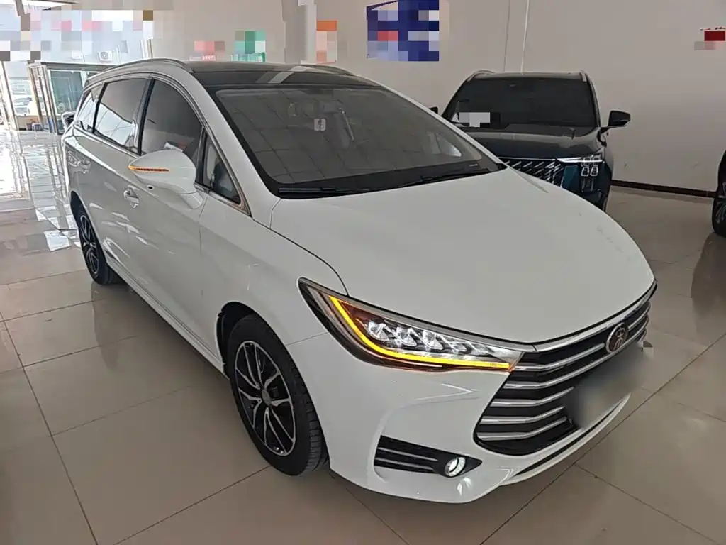BYD MAX — миниатюра 4