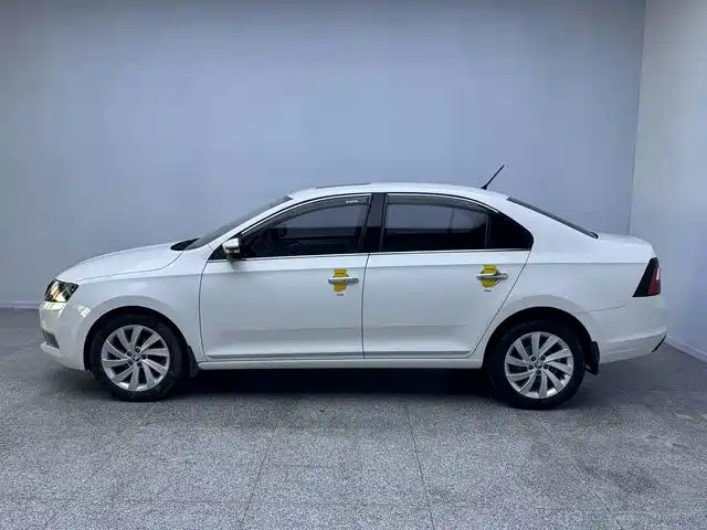 Skoda Rapid — миниатюра 9