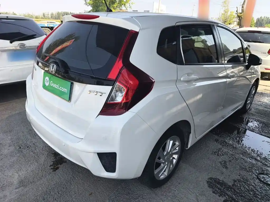 Honda Fit — миниатюра 7