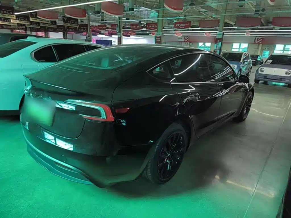 Tesla Model 3 — миниатюра 7