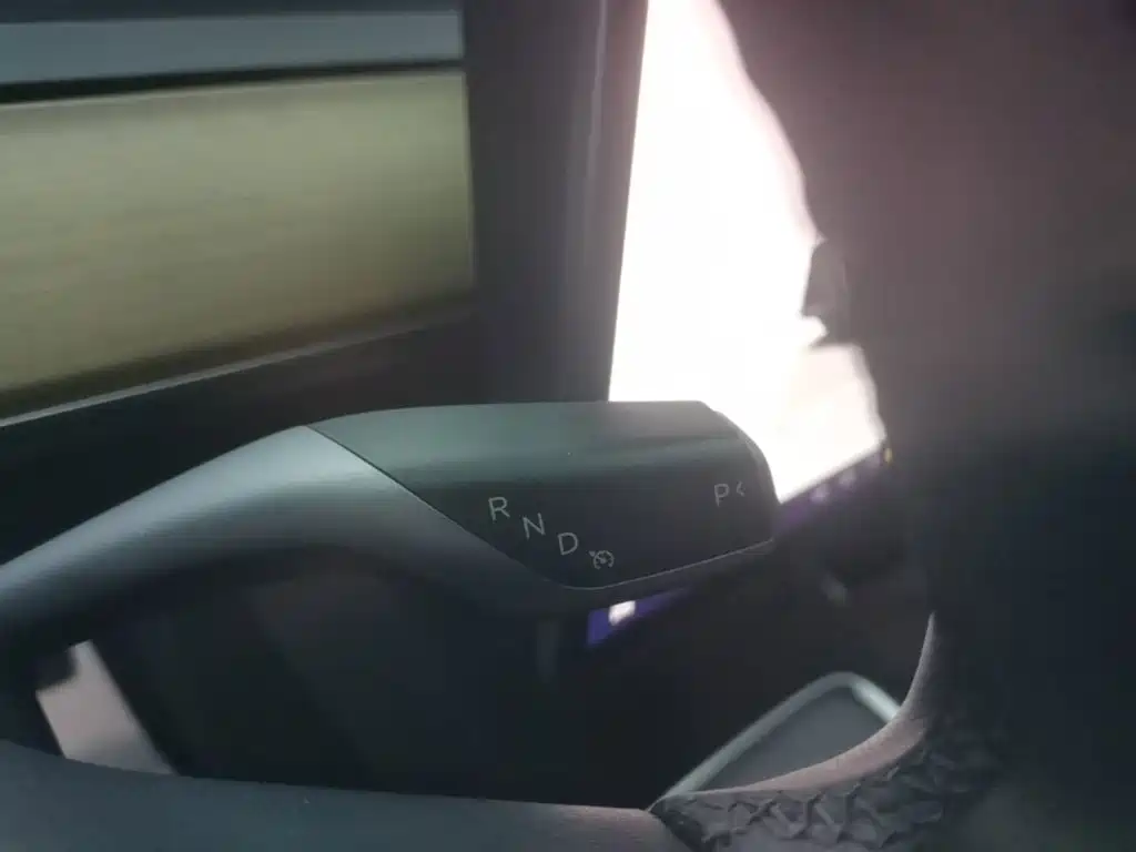 Tesla Model Y — миниатюра 14