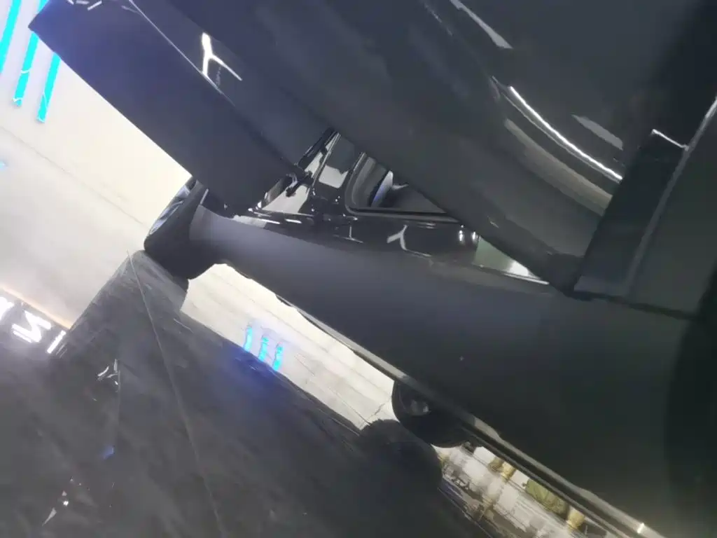 Tesla Model Y — миниатюра 21