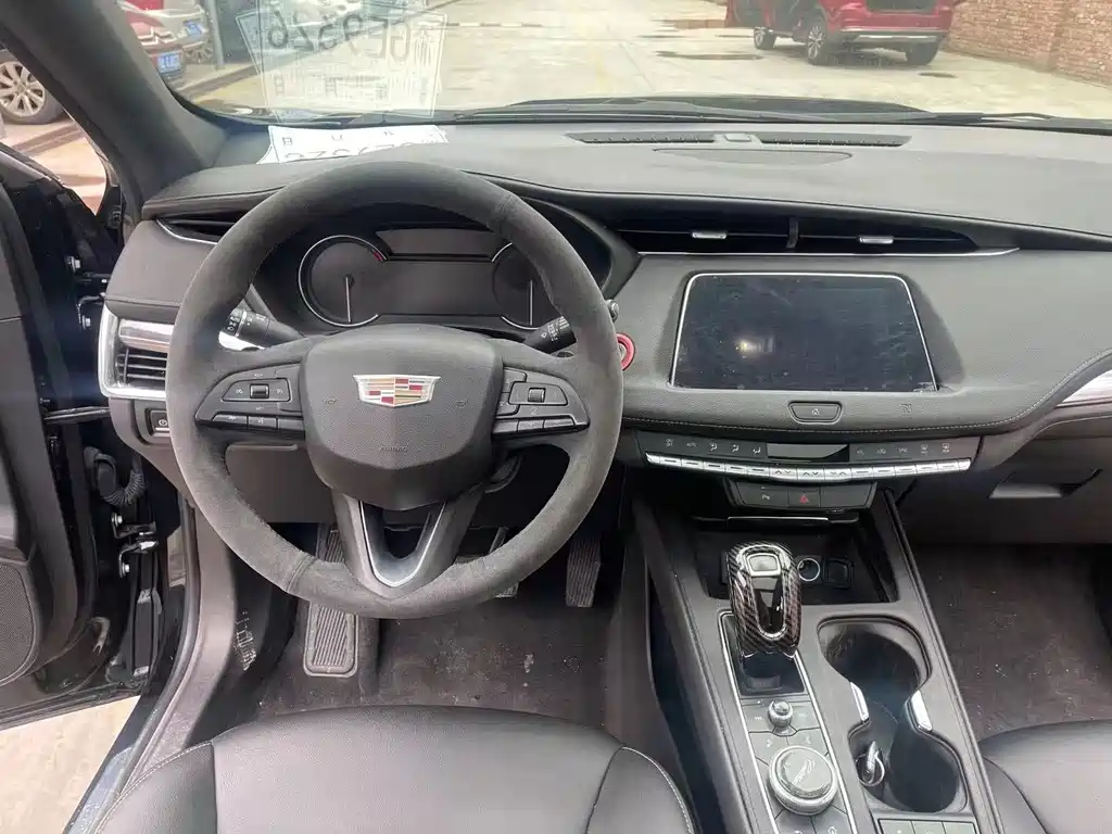 Cadillac XT4 — миниатюра 7