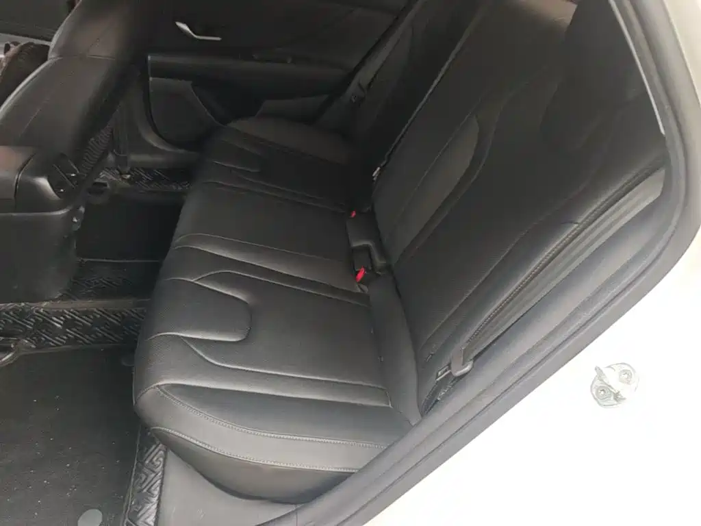 Hyundai Elantra — миниатюра 17