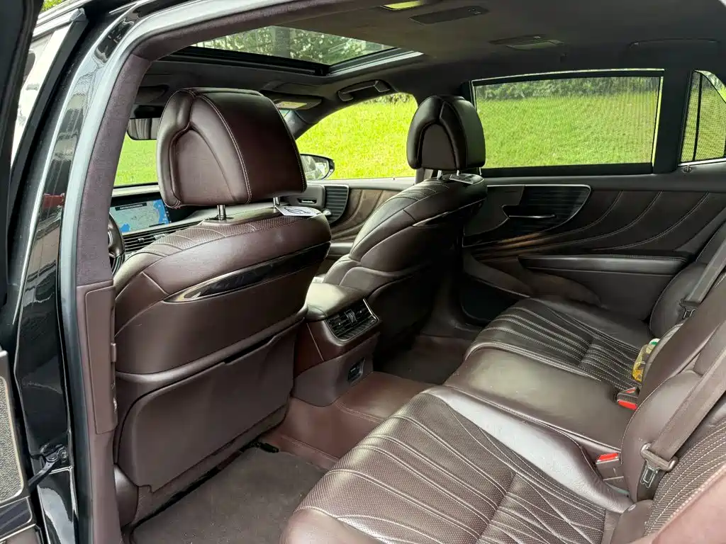 Lexus LS — миниатюра 11