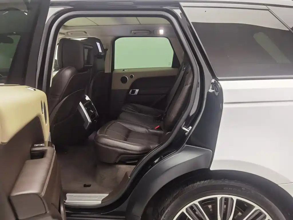 Land Rover Sport PHEV — миниатюра 15