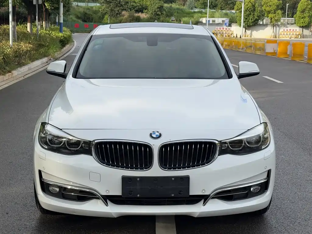 BMW 3 Series GT 3 GT 2017 320i Luxury