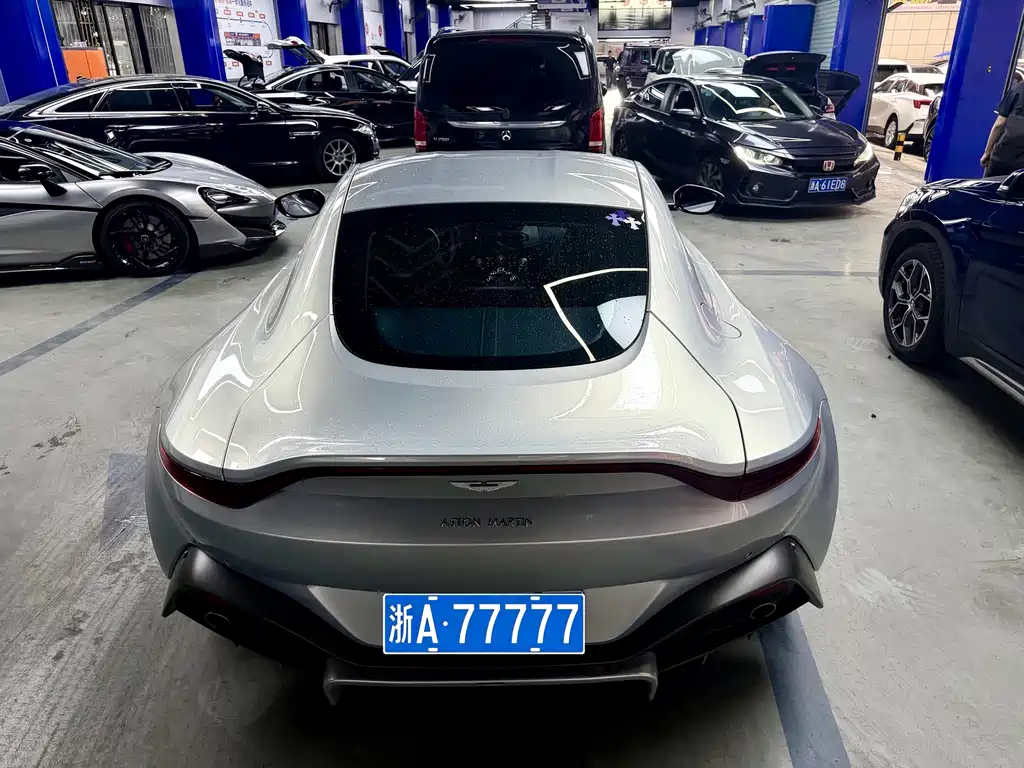 Aston Martin V8 Vantage 4.0T V8 Coupe, фото 5