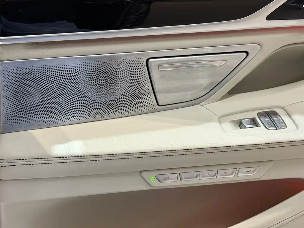 BMW 7 Series — миниатюра 15