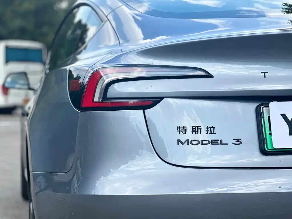 Tesla Model 3 — миниатюра 18