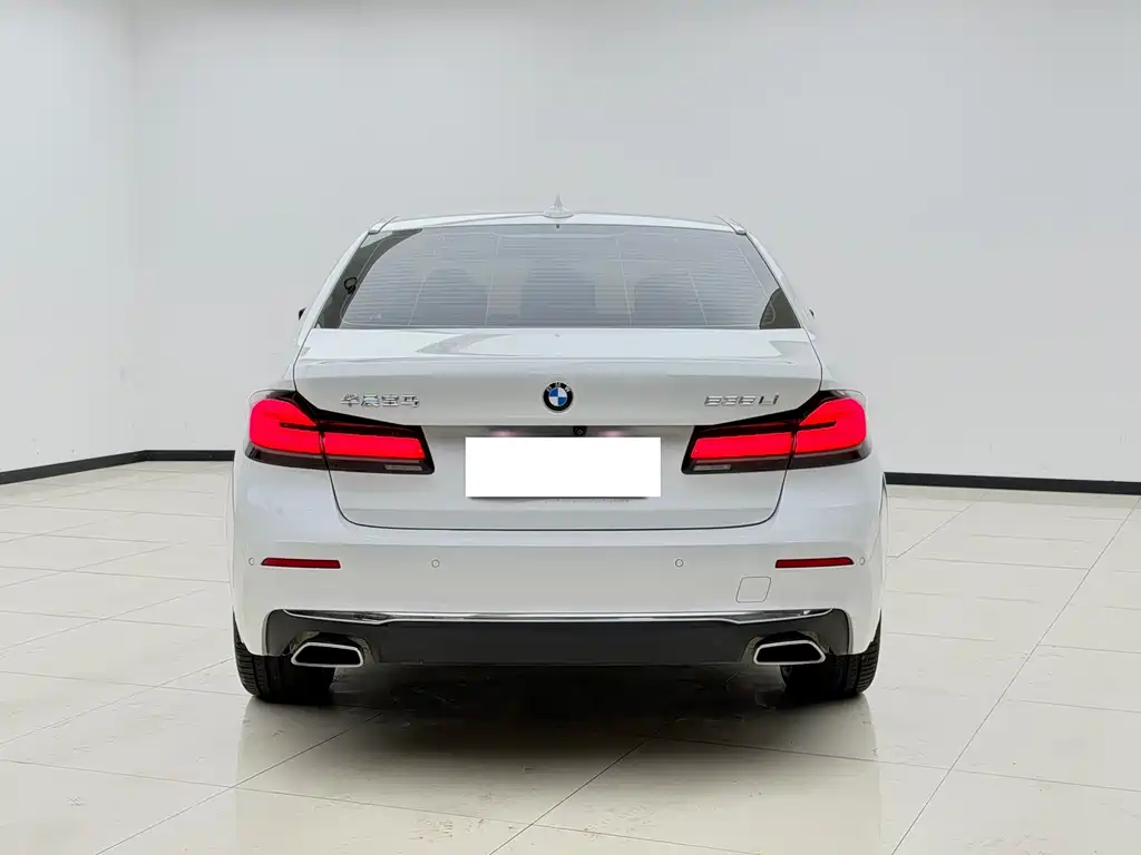 BMW 5 Series — миниатюра 9