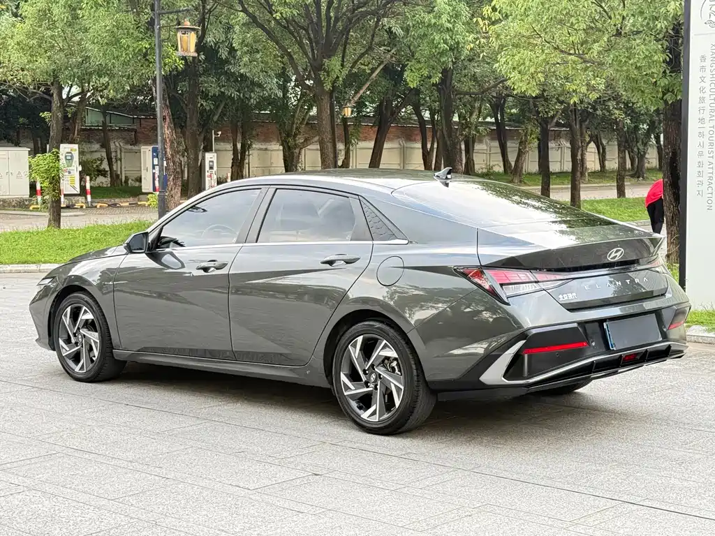 Hyundai Elantra — миниатюра 6