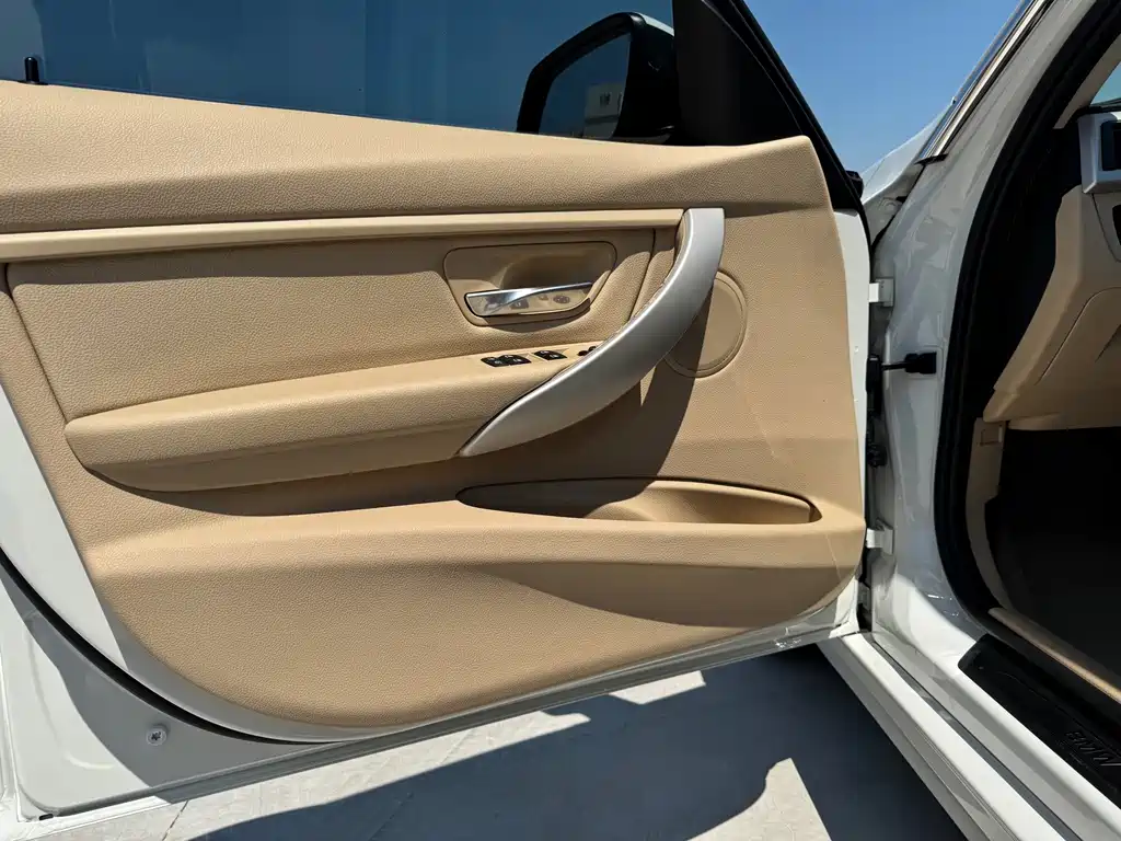 BMW 3 Series — миниатюра 11