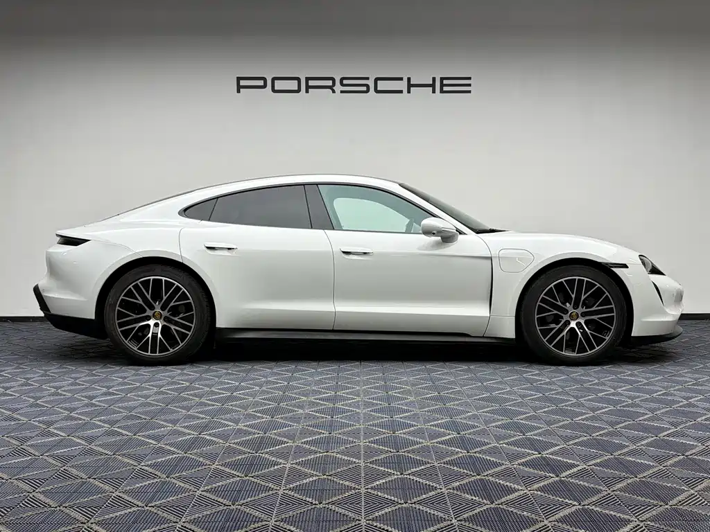 Porsche Taycan — миниатюра 9