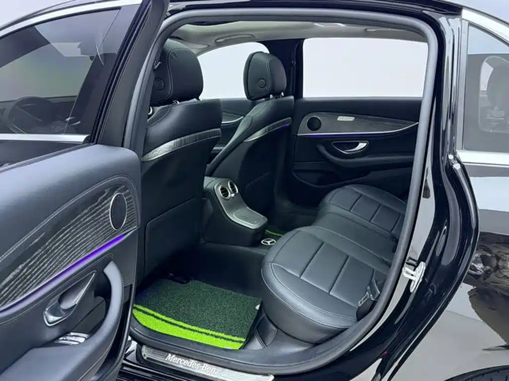 Mercedes-Benz E-Class — миниатюра 17