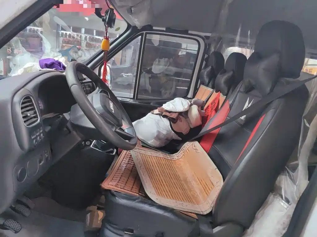 JMC Tesla — миниатюра 8