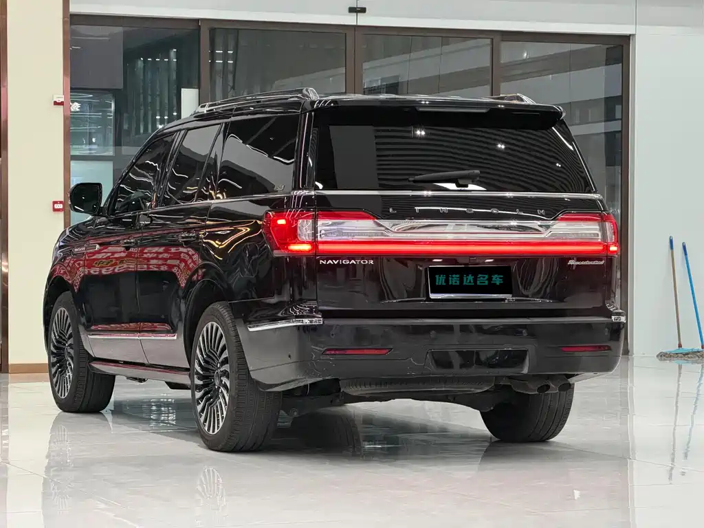 LINCOLN NAVIGATOR