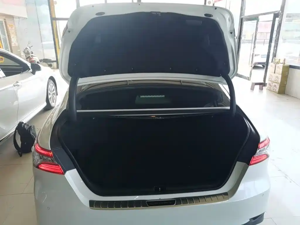 Toyota Camry — миниатюра 19