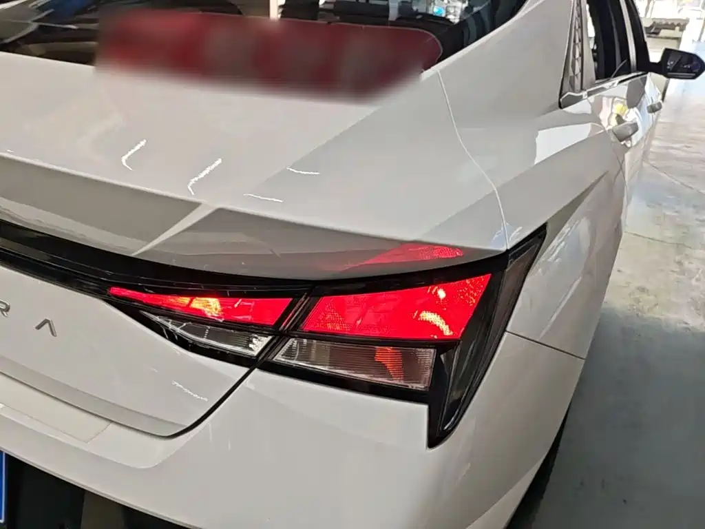 Hyundai Elantra — миниатюра 8
