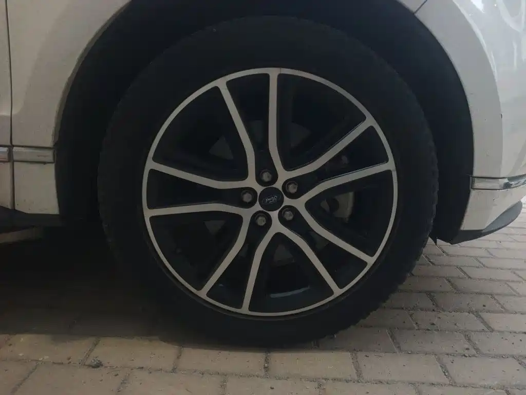 Ford Edge — миниатюра 8